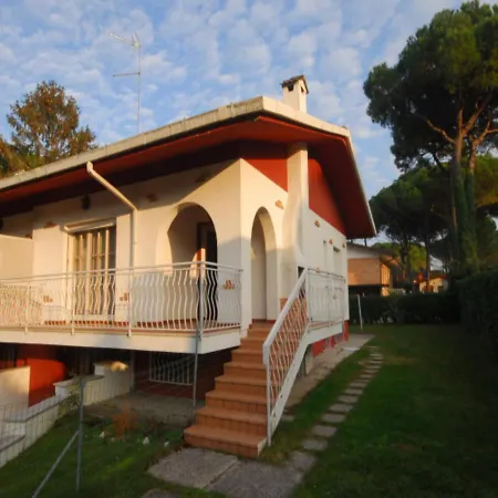 Beautiful And Comfortable With Garden And Close To The