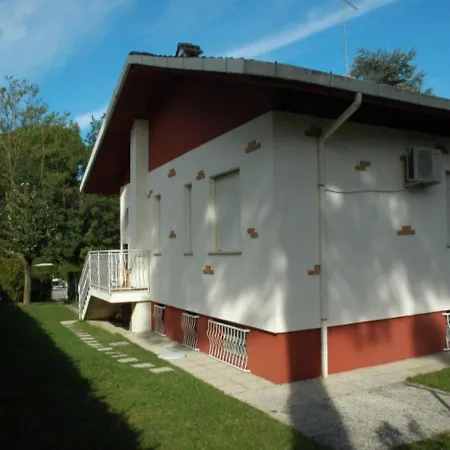 Beautiful And Comfortable With Garden And Close To The Σπίτι διακοπών